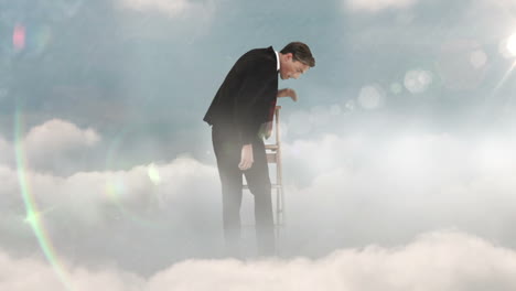 hombre de negocios en una escalera mirando hacia abajo en el fondo del cielo azul