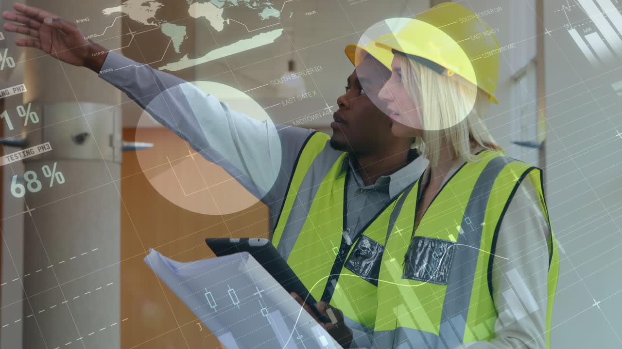 gráfico y datos estadísticos moviéndose contra arquitecto masculino y femenino discutiendo sobre planos