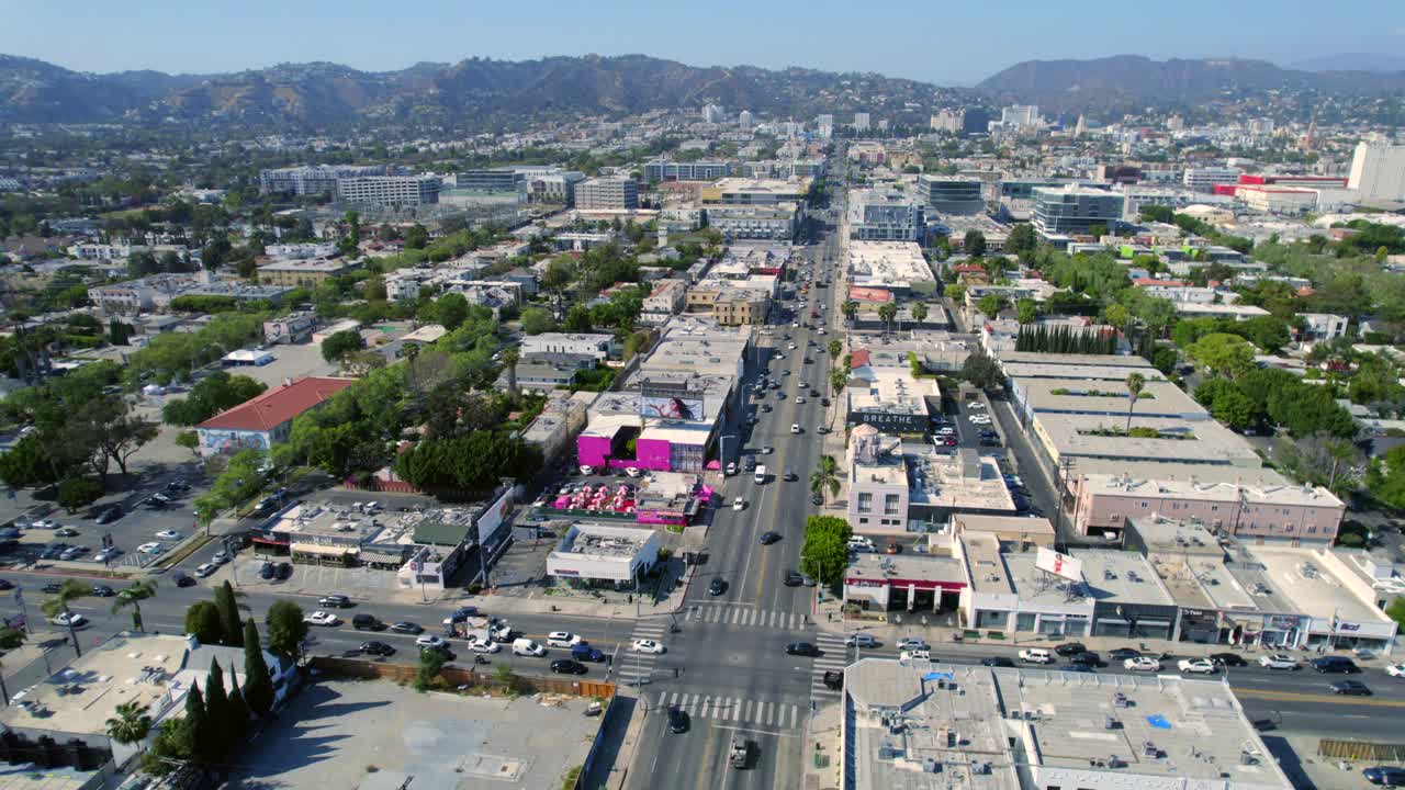 미국 캘리포니아주 로스앤젤레스에 있는 웨스트 할리우드와 할리우드 언덕의 4k 항공 영상