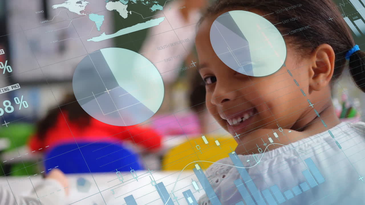 animación de gráficos y procesamiento de datos sobre una niña biracial feliz en la clase de escuela primaria