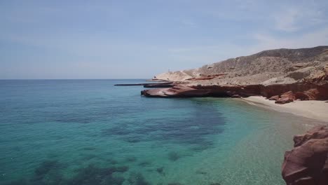 Drone-Aéreo-De-Pequeña-Playa-En-Punta-Colorada,-Baja-California-Sur