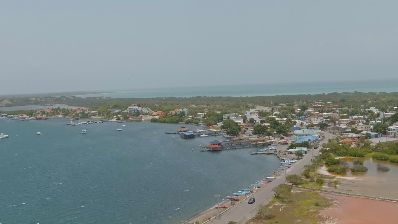 Costa della baia di Las Calderas Bani e saline, Repubblica Dominicana
