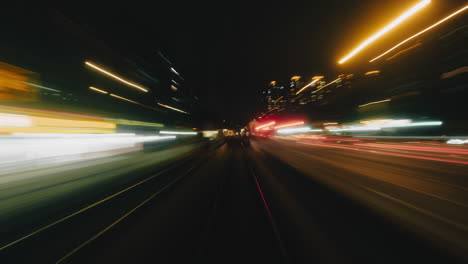 Time-lapse-of-night-traffic-with-motion-blur-in-city