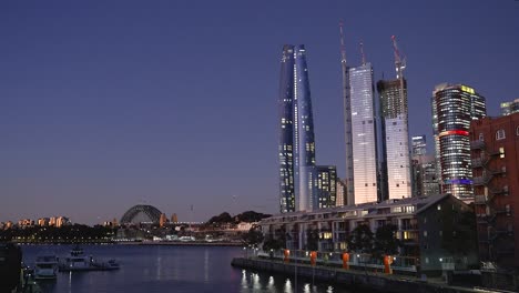 Jones-Bay-Warf-Zeitraffer-Des-Sydney-Harbour-Und-Crown-Casino-Sonnenuntergang-Bis-Nacht