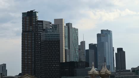 Planes-flying-over-the-City-of-London,-United-Kingdom