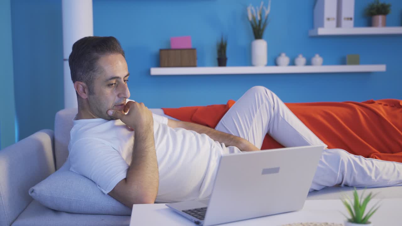 Man with anxiety thinks, can't sleep.