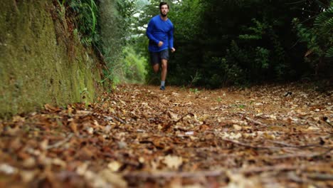 hombre yendo a correr