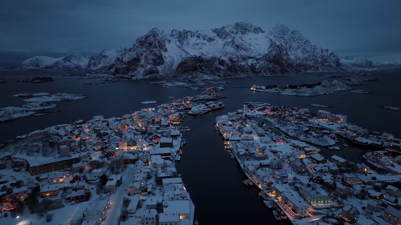 Kışın Lofoten Adaları'nın muhteşem manzarasının havadan görünümü