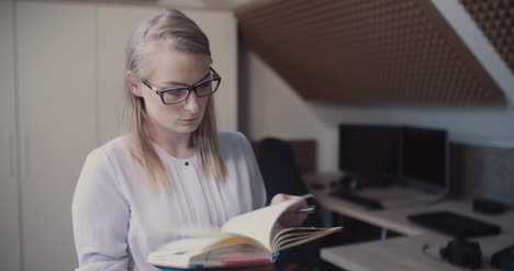 Woman-Working-In-Office-At-Home-3