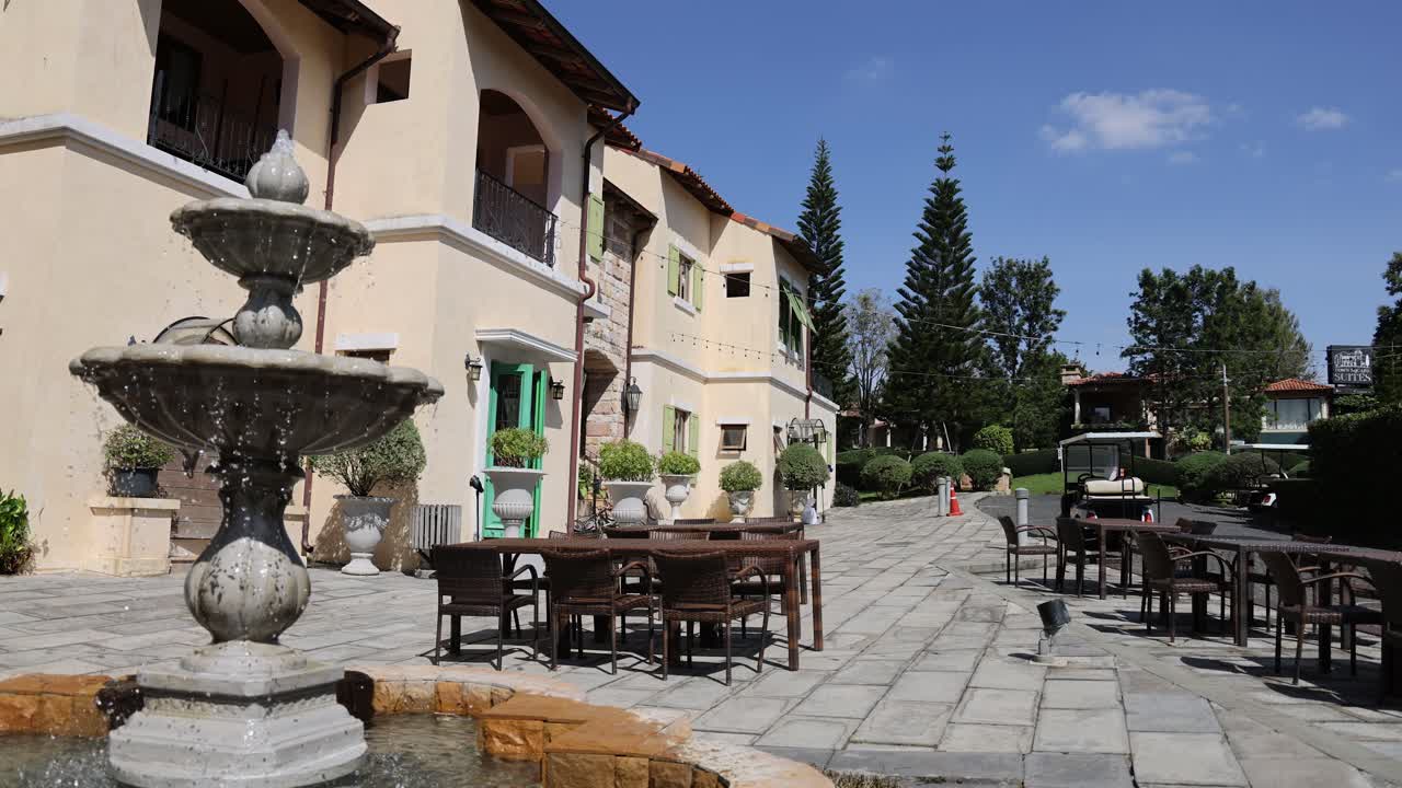 분수 와 앉을 곳 이 있는  이 있는 안