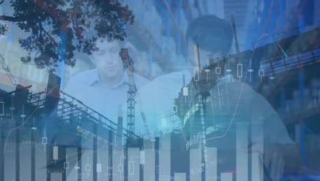 animación de gráficos financieros sobre trabajadores de almacén caucásicos varones