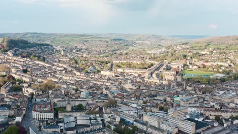 Un-Dron-En-Aumento-Disparó-Sobre-Edificios-Antiguos-En-Bath,-Reino-Unido