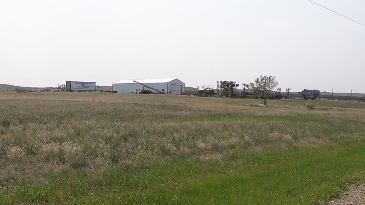 여름 동안 나라의 농장과 들판