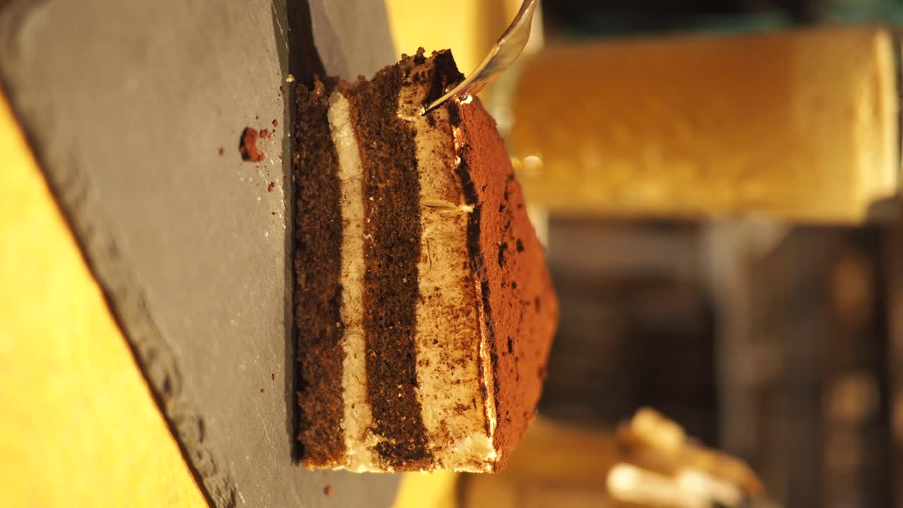Rebanada de pastel de chocolate
