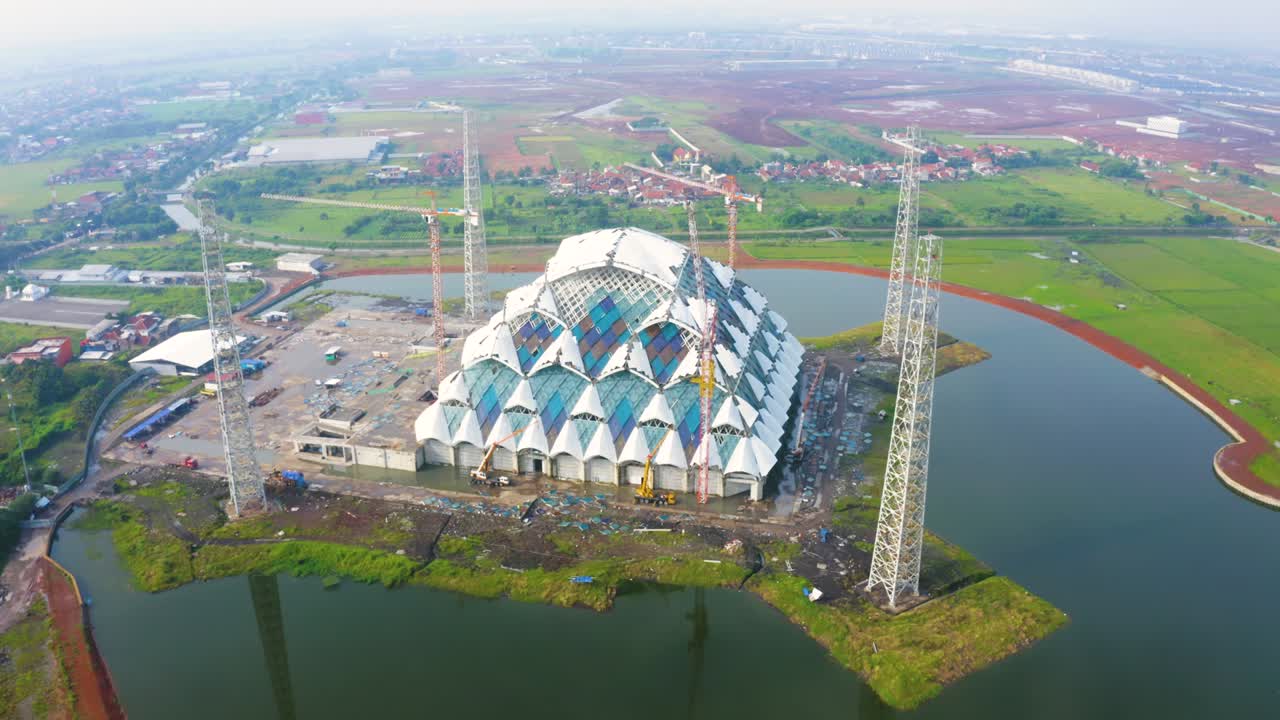 알 자바르 (al jabbar) 의 공중 풍경: 떠다니는 대 모스크