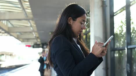 Young-businesswoman-using-cell-phone
