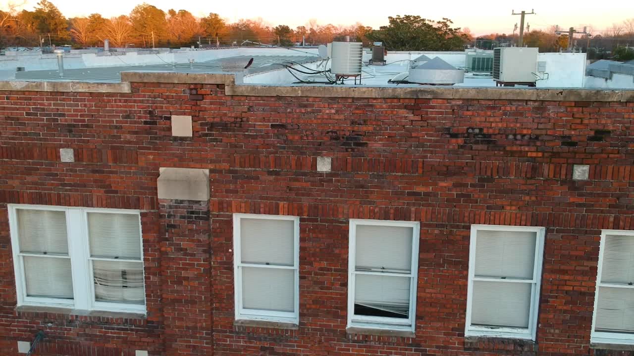 Rise and fly roof red brick.
