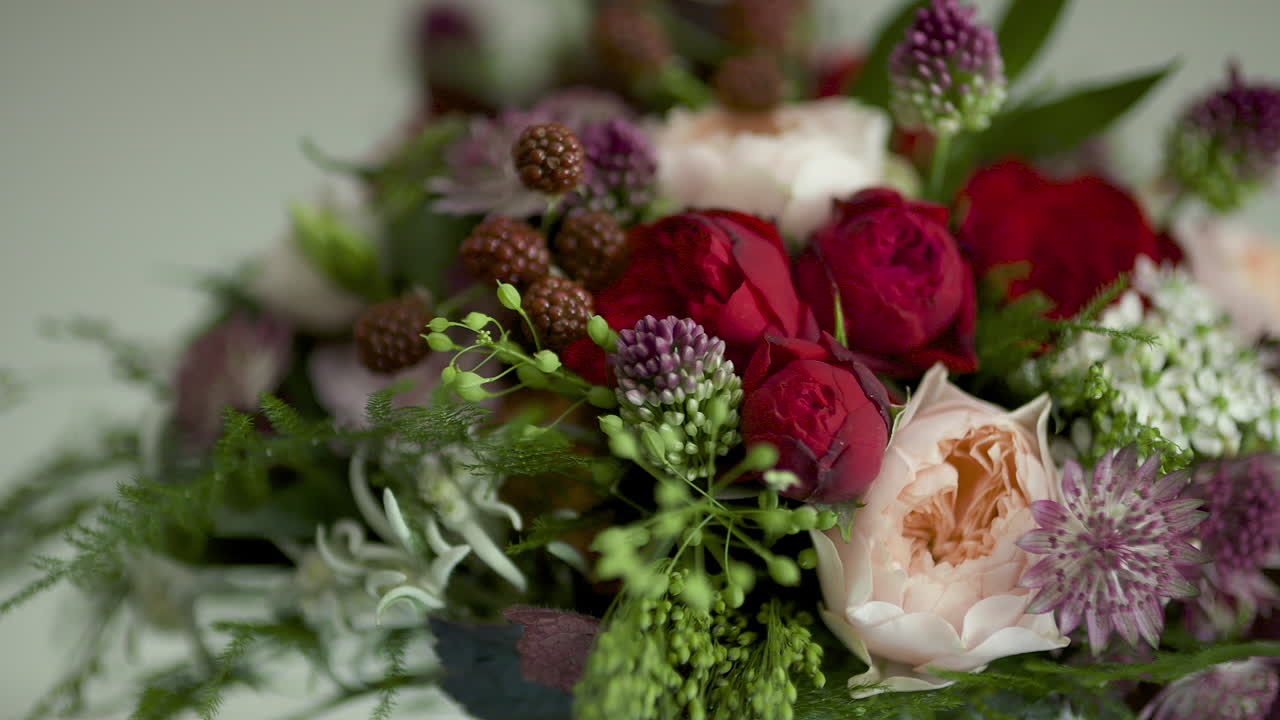 Chic Rose Bouquets for Bridal Styling