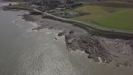 Panorámica-Aérea-Del-Punto-De-Natación-&quot;high-Rock&quot;-Cerca-Del-Pueblo-Irlandés-De-Portmarnock