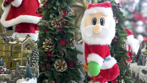 Juguete-De-Santa-Claus-Bailando-Reggaeton-Con-Fondo-Navideño-Decorado