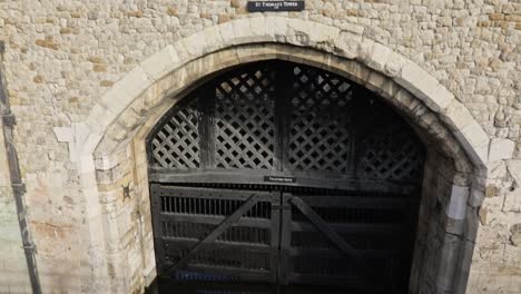 traitors gate of the st-1