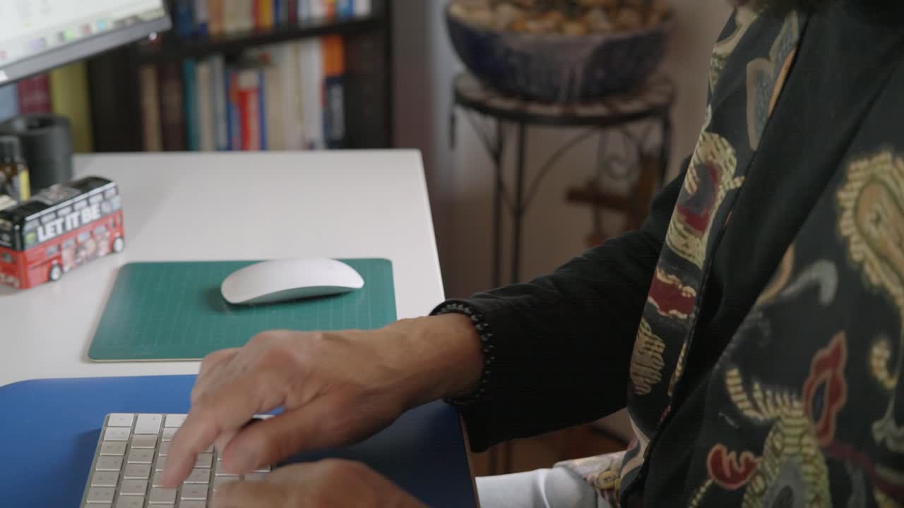 una autora profesional escribe su historia y le da vida a un cuento