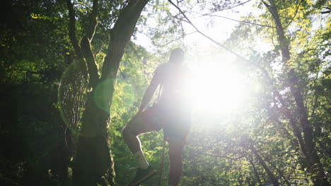 Stolzer-Moment-Beim-Abschluss-Einer-Wanderung-Im-Ponga-Park-Spanien-Asturien-Silhouette