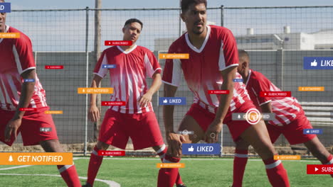animación de iconos de las redes sociales sobre un equipo de diversos jugadores de fútbol masculino que se estiran en el campo deportivo
