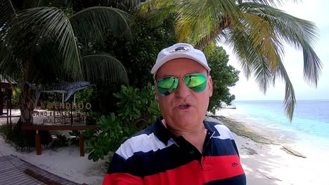 Man-Vlogging--in-The-Maldives