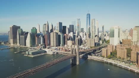 Toma-Aérea-Del-Puente-De-Brooklyn-Y-Manhattan