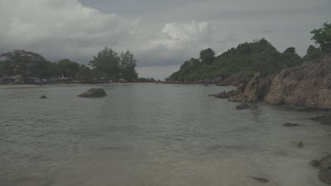 Blick-Auf-Das-Meer-Und-Die-Wolken-Vom-Strand