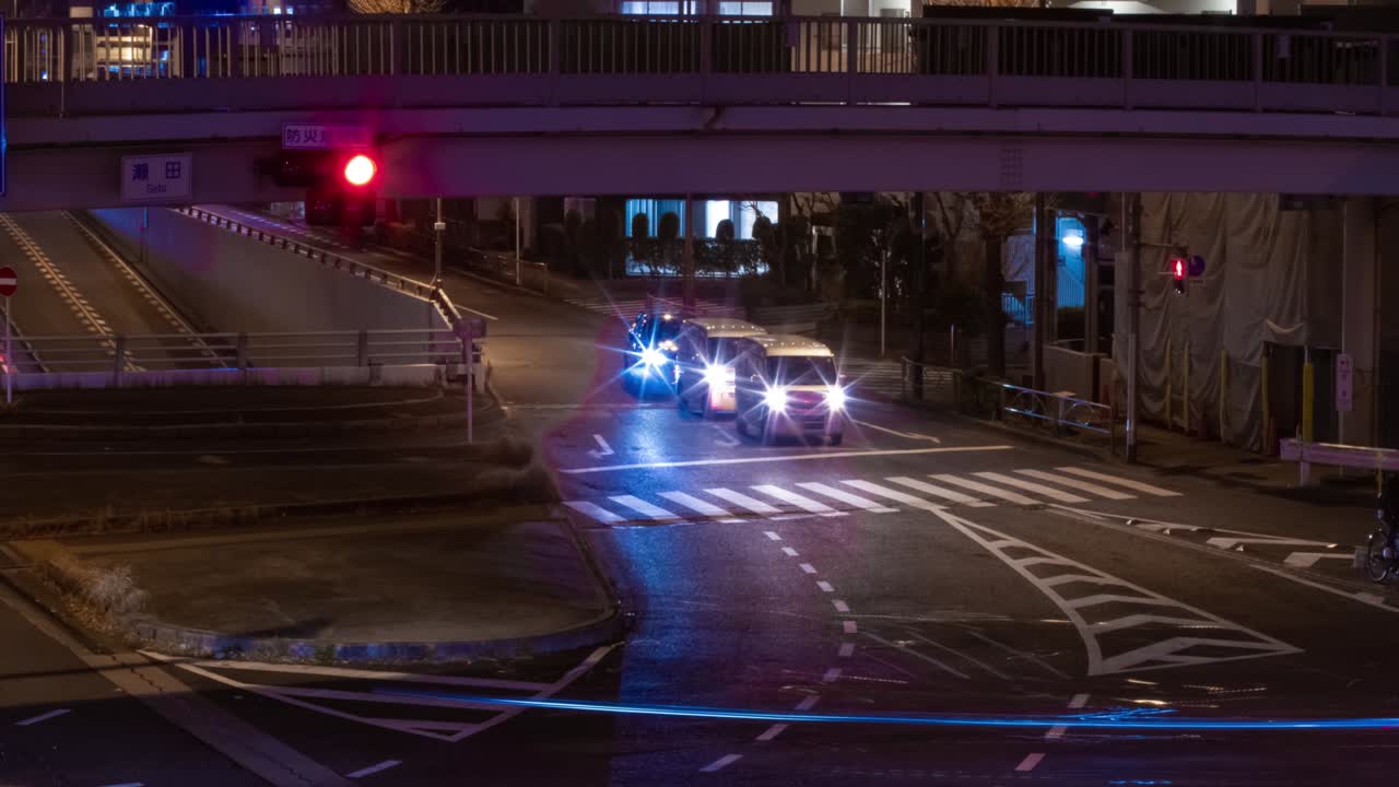 도쿄 시내 거리의 교통체증의 야간 타임스