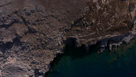 Toma-Aérea-Descendente-Sobre-La-Costa-De-Rodas.