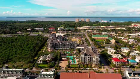drone vista muy alta del henderson beach resort and spa en destin fl