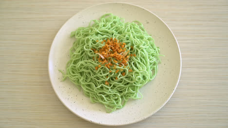 green jade noodle with garlic on plate