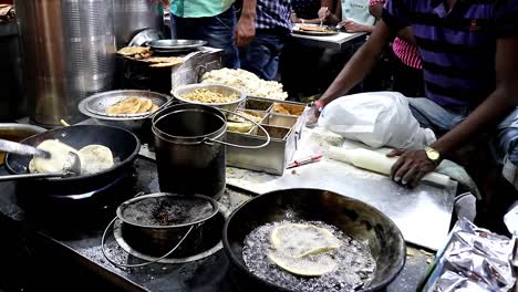 indian deep fried bread in old delhi