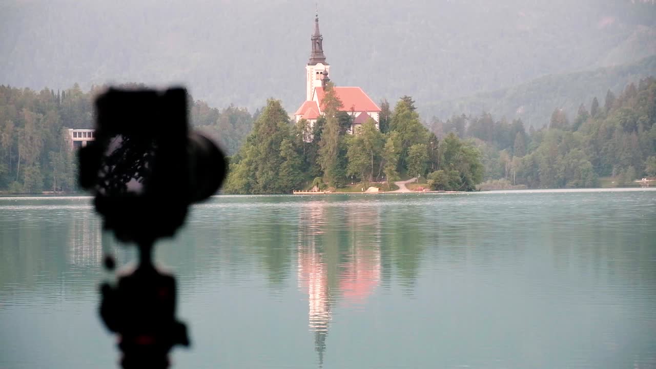 Bellissimo lago di Bled all'alba in Slovenia
