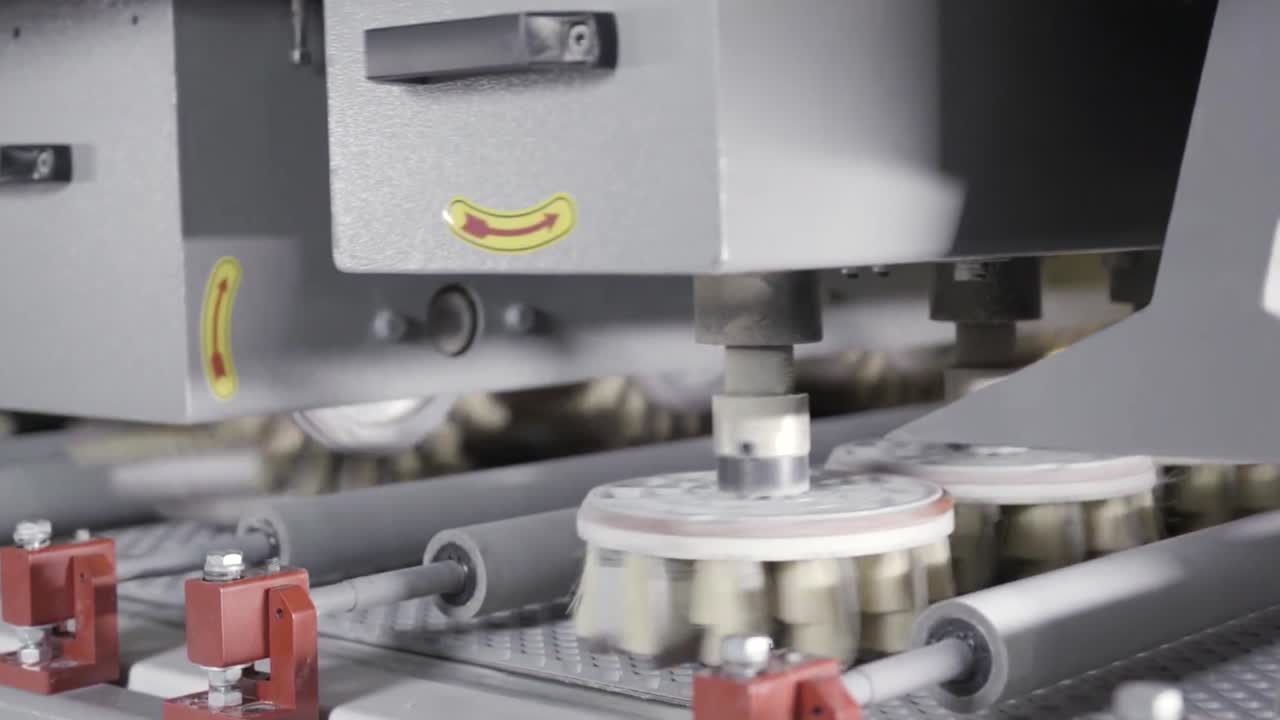 자동화 된 돌 기 기계