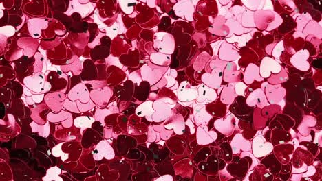 Animation-Von-Konfetti,-Die-Auf-Rosa-Und-Rote-Herzen-Fallen