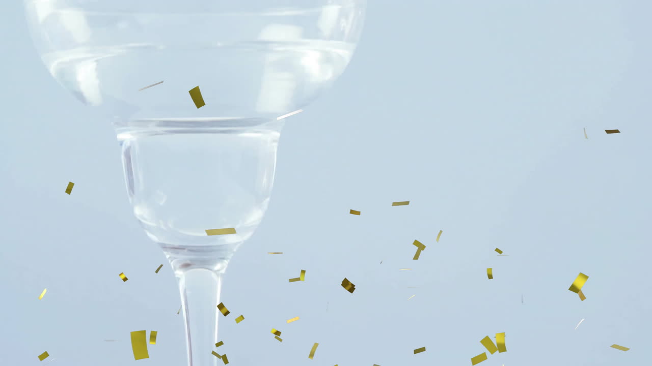 animación de confeti dorado sobre un primer plano de vidrio