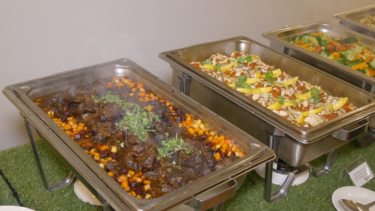 foto de comida deliciosa servida en una cena o recepción de bodas