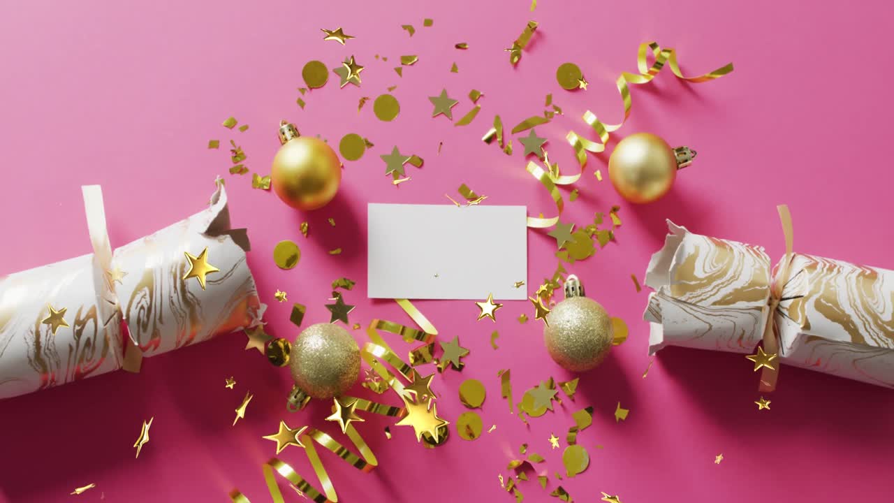 animación de estrellas doradas cayendo, bolos y galletas.