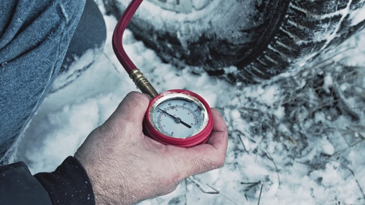 Car tire pressure check using air pressure guage