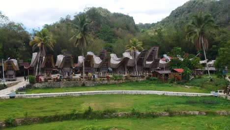 Aerial-of-traditional-Torajan-village-Kete-Kesu-and-UNESCO-World-Heritage-Site-with-grave-site-and-Tongonan-buildings-in-Tana-Toraja,-South-Sulawesi,-Indonesia