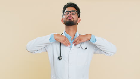 Feliz-Satisfecho-Egoísta-Doctor-Hombre-Cardiólogo-Hombre-Orgulloso-De-Victoria-éxito-Triunfo-Ganar-Logro