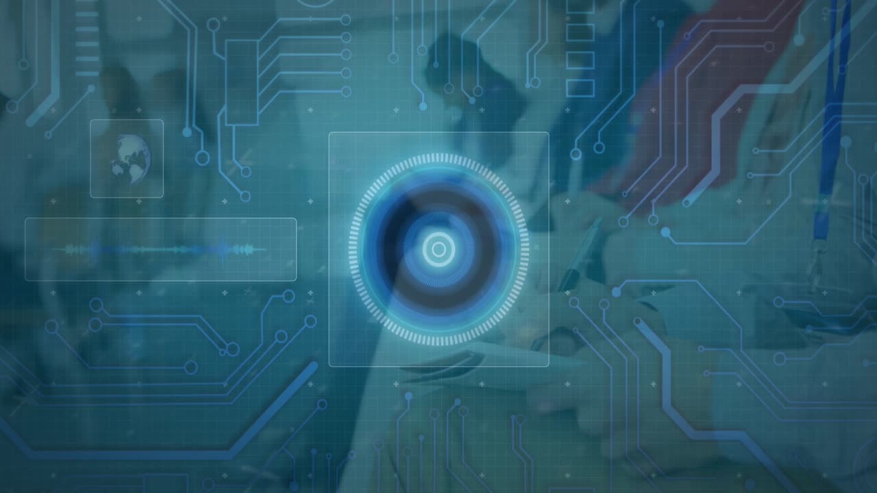 animación de pantallas digitales con datos que se mueven sobre las manos de los empresarios que hacen notas