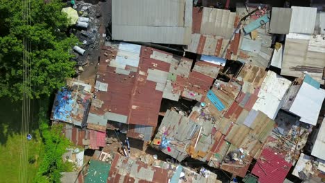 Top-View-Of-Rusty-Slum-Roofs-Near-Bugolobi-In-Kampala,-Uganda