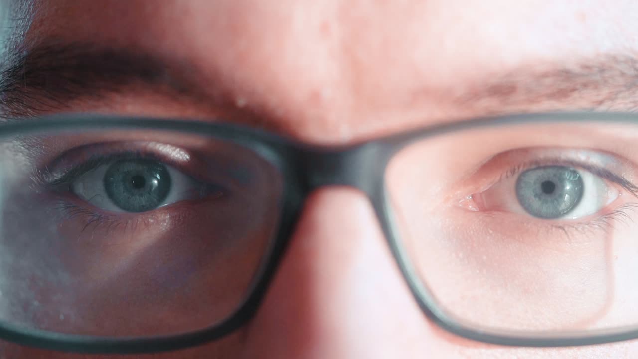 closeup macro ojos humanos abiertos