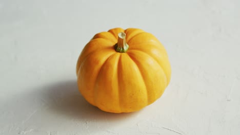 Yellow-pumpkin-laid-in-middle