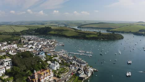 Vista-Aérea-Del-Estuario-De-Salcombe-Y-Kingsbridge-En-Devon,-Inglaterra,-Europa---Disparo-De-Drones